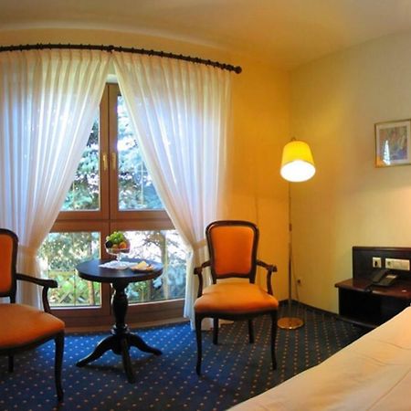 Hotel Waldhaus Хюгельсхайм Экстерьер фото