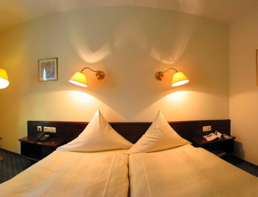 Hotel Waldhaus Хюгельсхайм Экстерьер фото