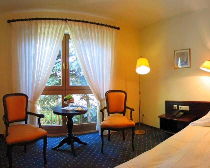 Hotel Waldhaus Хюгельсхайм Экстерьер фото