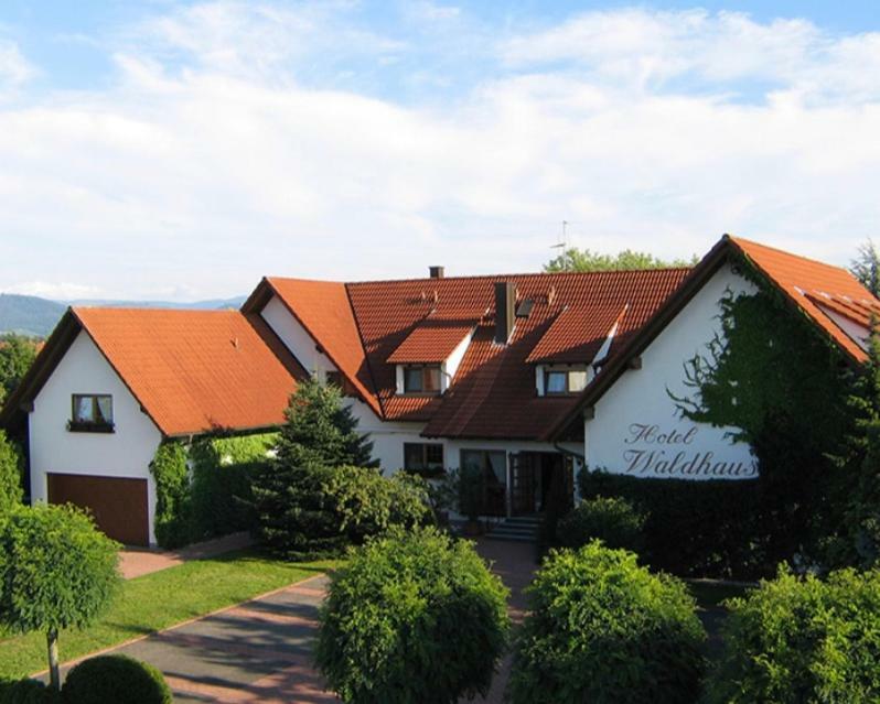 Hotel Waldhaus Хюгельсхайм Экстерьер фото